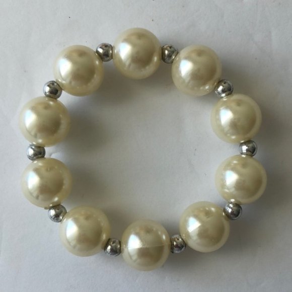 Stretch Bracelet Faux Pearl w Silver Studs - Picture 1 of 4